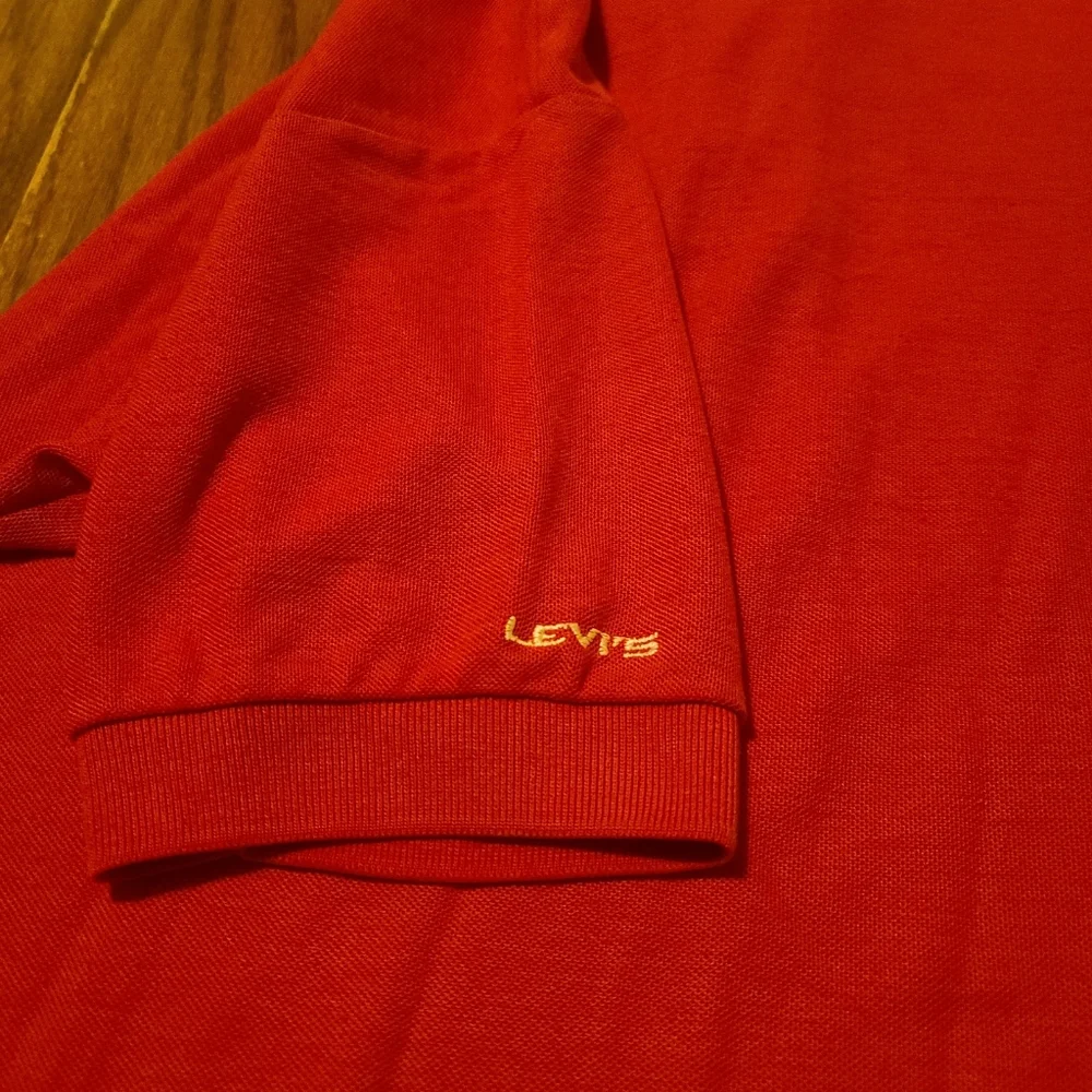 Levi’s Red 80s Vintage Polo Shirt Size M Short Sleeve